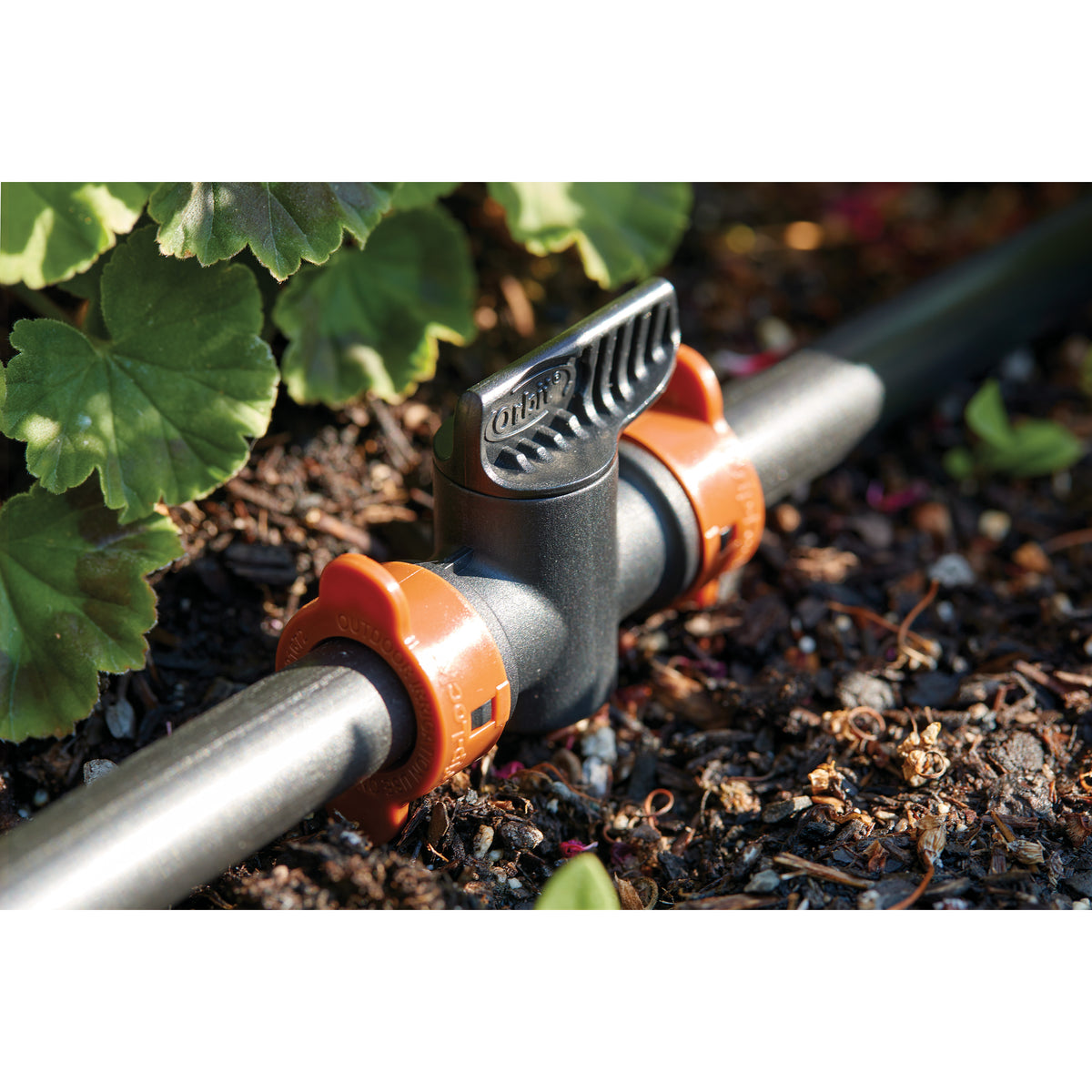 Acople universal de empuje Drip-Lock de 1/2" con válvula de cierre 67497