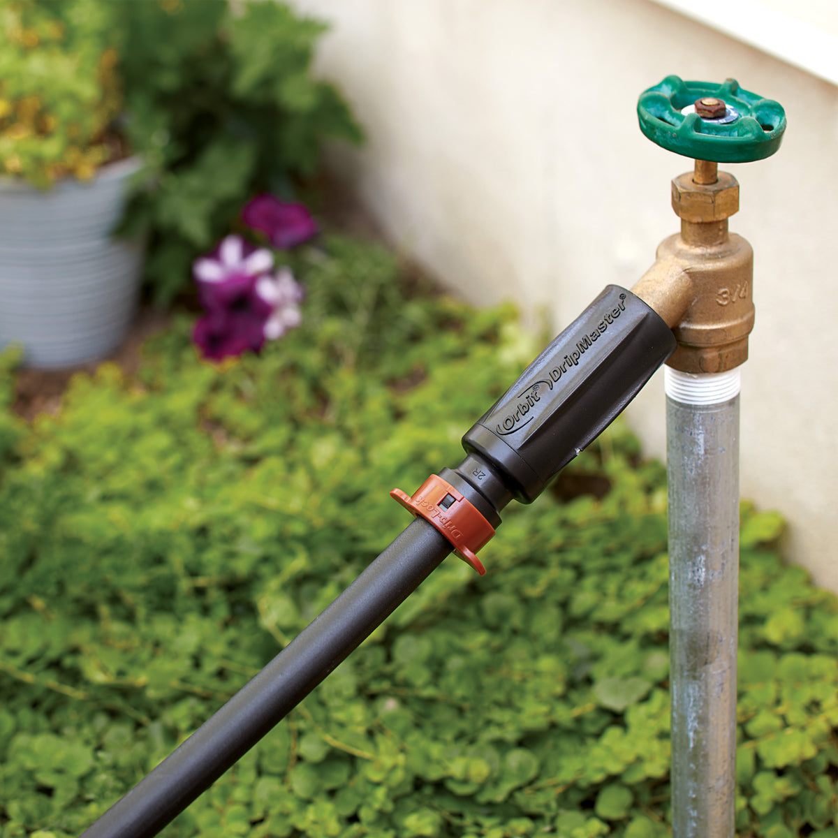 Filtro, regulador de presión y adaptador de tubo de goteo 3 en 1 Drip-Lock® de 3/4 pulg. FHT x 1/2 pulg. 67738