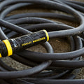 Manguera de tela Stanley de 100 pies x 5/8" con acoplamiento giratorio BDS90131